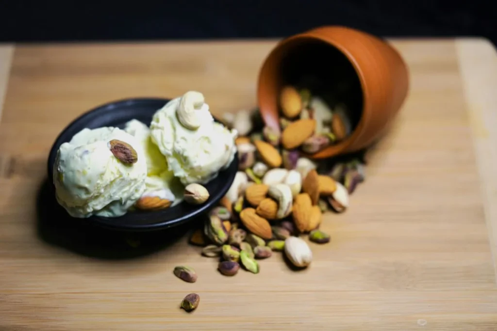 abbinamento gelato fior di latte con olio extravergine d'oliva biologico e frutta secca