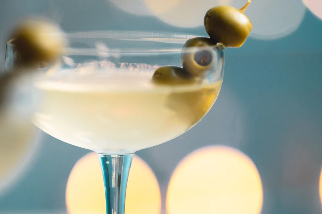 Cocktail with molisìr EVOO served in a retro cup