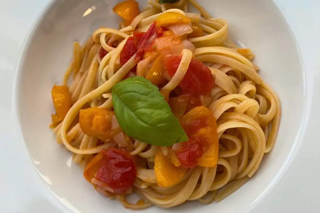 Linguine con pomodorini e olio al basilico Molisìr